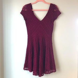 Forever21 v neck dress in burgundy/maroon, Size: small